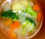 野菜たっぷりコンソメスープ